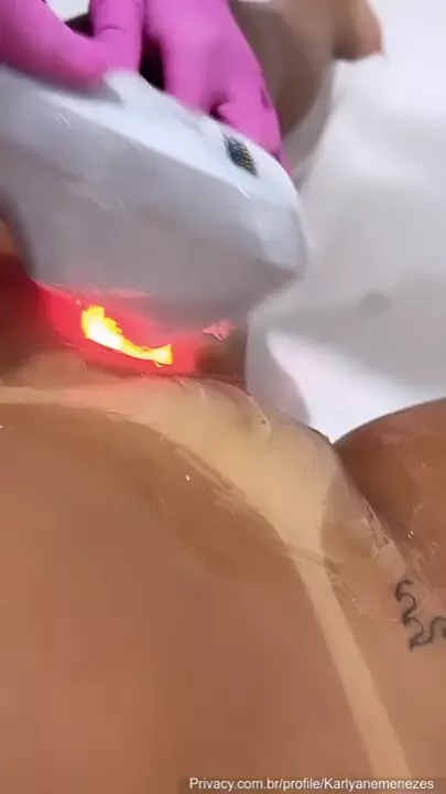 Vídeo da Karlyane Menezes sem roupa na clínica Vídeo da Karlyane Menezes sem roupa na clínica